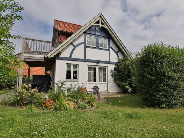Ferienhaus für 4 Personen, mit Balkon und Terrasse sowie Garten in Kalkhorst