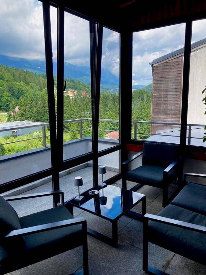 Gîte pour 6 personnes, avec terrasse et vue à Sinaia