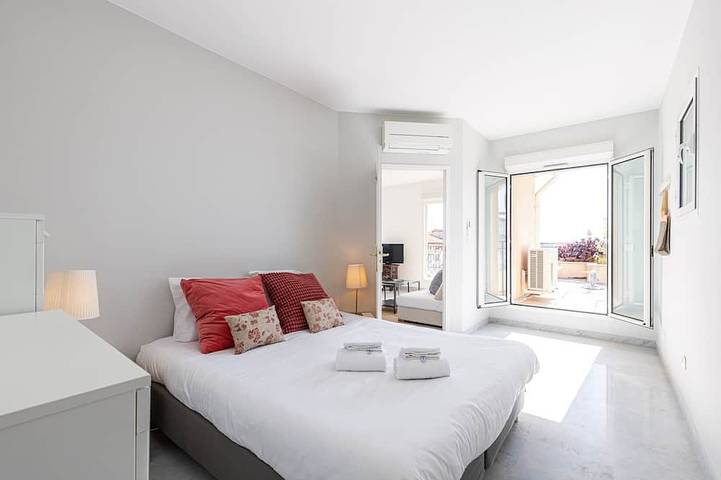 Gîte pour 5 personnes, avec terrasse dans Office De Tourisme De Villefranche Sur Mer - 2