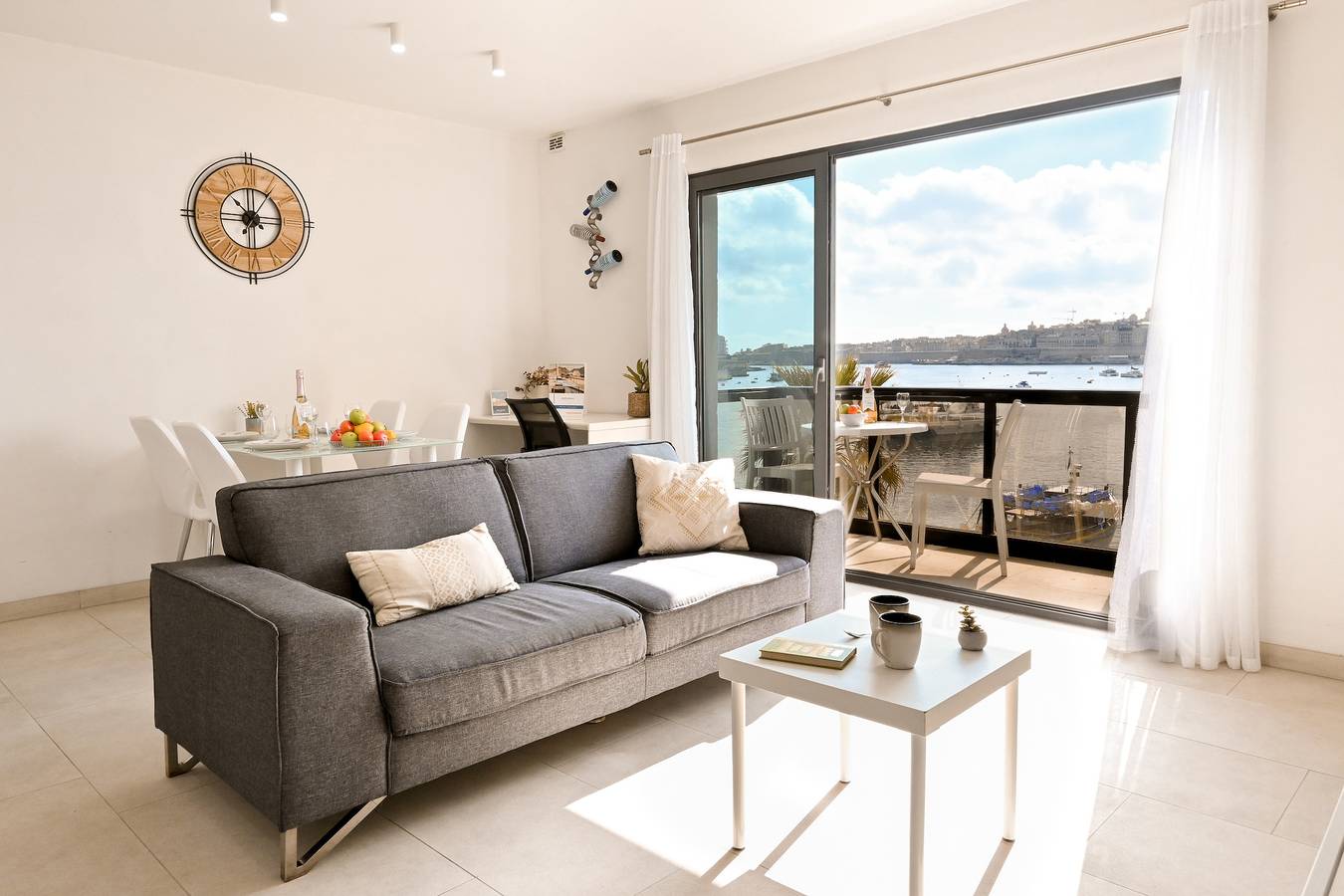 Geheel appartement, A Sunny Seaview In Central Sliema in Sliema, Malta