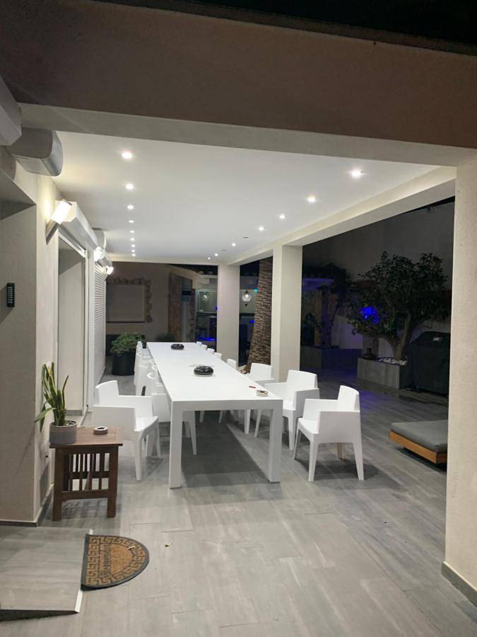 Chalet para 16 personas, con piscina y jardín además de jacuzzi y sauna en Alt Empordà - 4