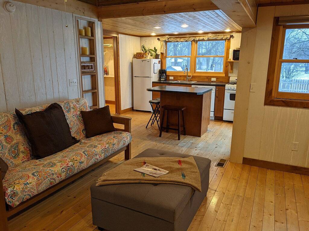 Arnolds Park Cabin with kayaks, bikes, and golf cart in Arnolds Park, Dickinson County