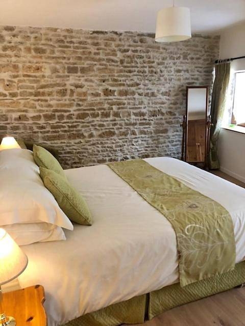 Location de vacances pour 6 personnes, avec piscine et jardin à Vanzay - 4