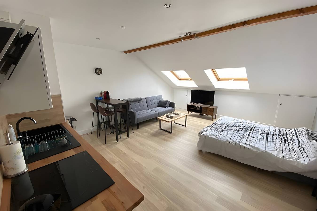 Entire studio, Studio Apartment 'Des Arts - Centre Ville' with Wi-Fi in Thonon-les-Bains, Thonon-les-Bains region