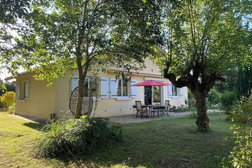 Location de vacances pour 6 personnes, avec jardin, animaux acceptés à Petit-Palais-et-Cornemps