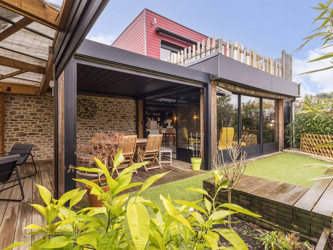 Industrial-style gîte near Grandlieu Lake, private parking in Saint-Mars-de-Coutais, Nantes region