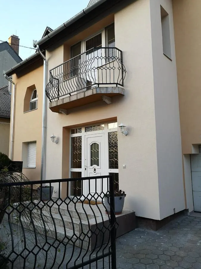 Apartamento de vacaciones para 2 personas, con vistas y jardín - 1