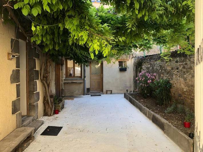 Location de vacances pour 10 personnes, avec terrasse, adapté aux familles à Vertaizon - 2