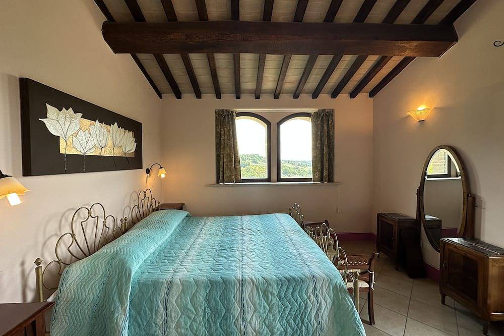 Villa De Piedra En La Cima De Una Colina De Olivas Con Piscina in Gualdo Cattaneo, Provincia de Perugia