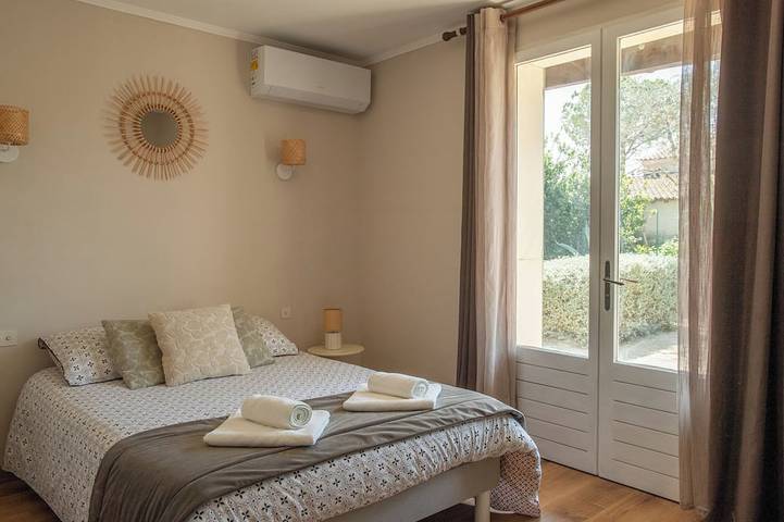 Entire apartment, Appart Limonella - Appart avec terrasse et clim in Fontvieille, Arles region