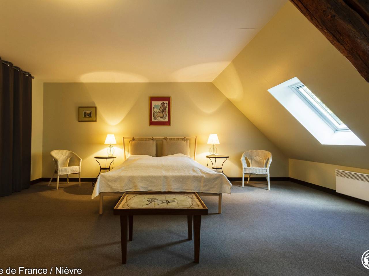 Casa rural en parque del Castillo Raffigny, salón amplio, parking privado in Gâcogne, Parque natural de Morvan