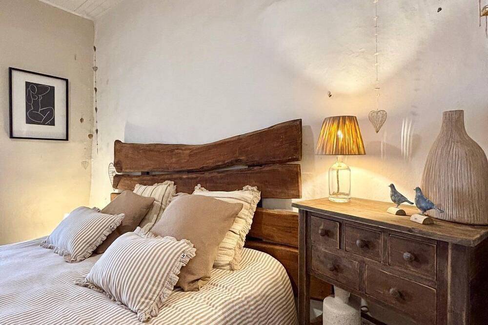 La Nothé, charming house by the harbor & lagoon in Bouzigues, Mediterranean Coast (France)