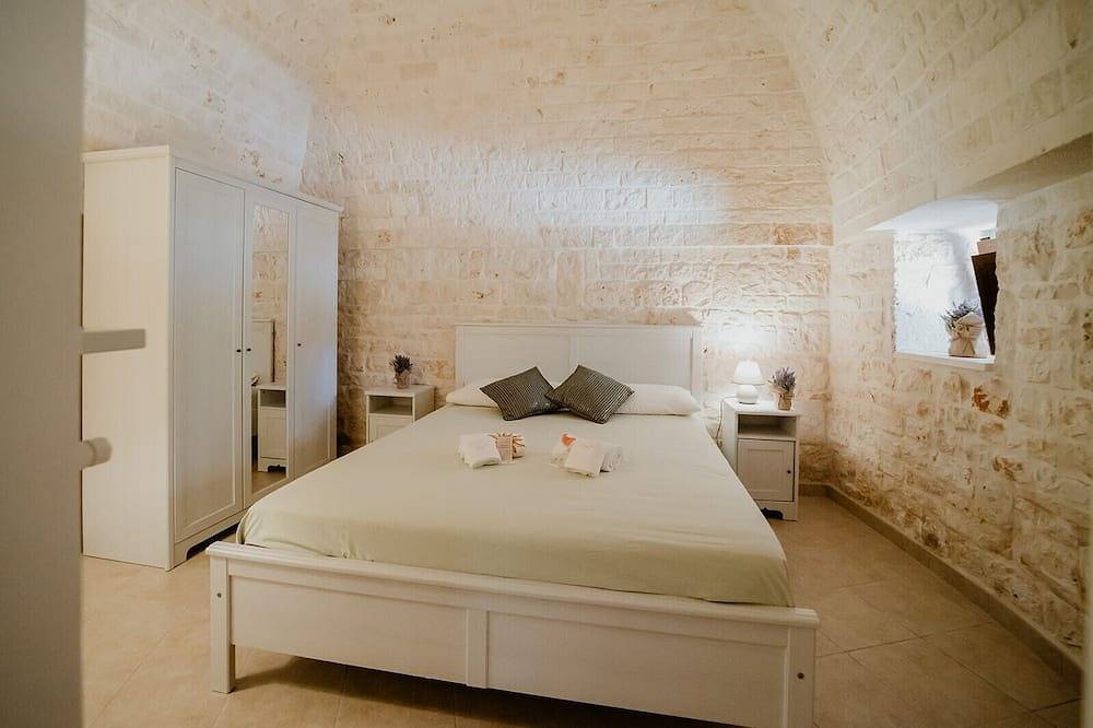 Tremendous 6-bedroom villa in charming Puglia with Wifi & Ac - by Qualitravel in Martina Franca, Provincia di Bari