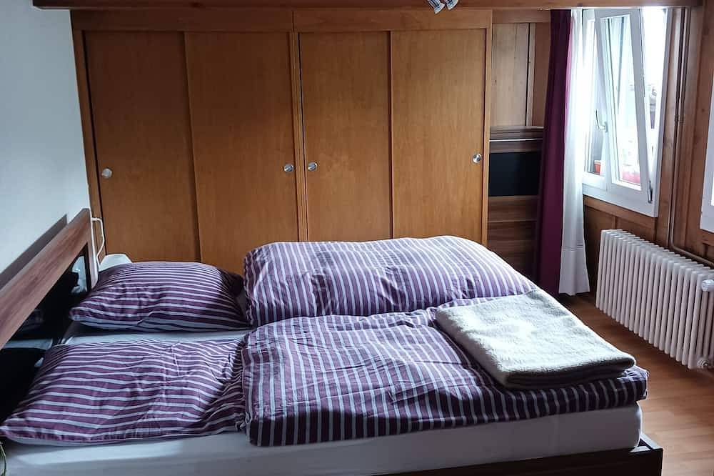 Geheel appartement, Pure Swissness - cozy vacation apartment with lots of charm overlooking Lake Thun in Sigriswil, Meer van Thun