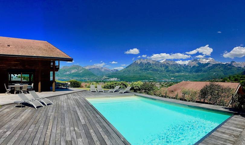 Chambre d’hôte pour 6 personnes, avec piscine ainsi que jardin et vue sur le lac