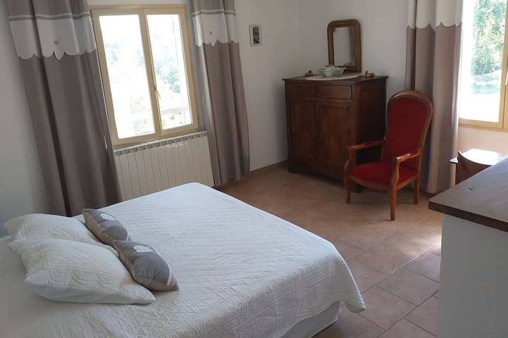 Maison d’hôte pour 2 personnes, avec Jardin à Lacoste