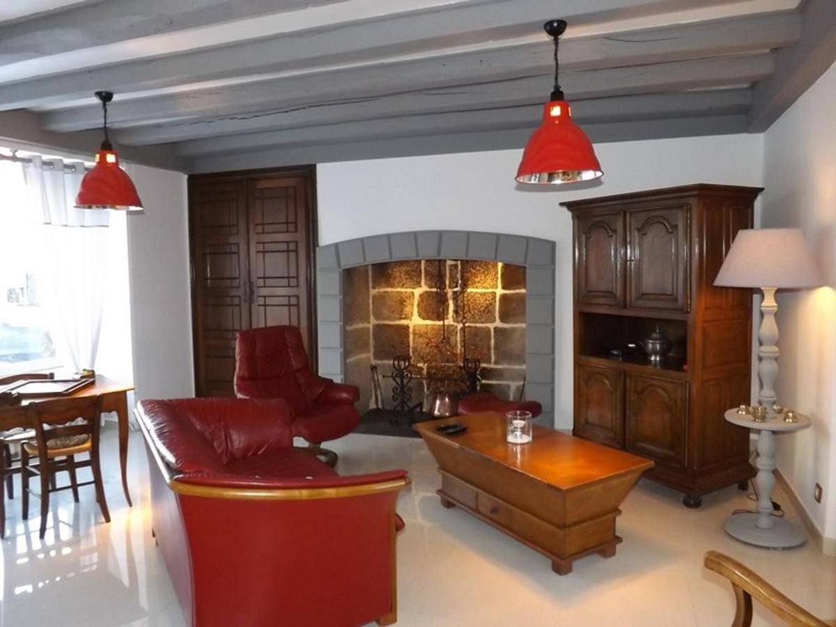 Charmante maison rénovée, 3 ch, proche Salers et Monts du Cantal, 6 pers, toutes charges incluses - Fr-1-742-30 in Pleaux, Région de Mauriac