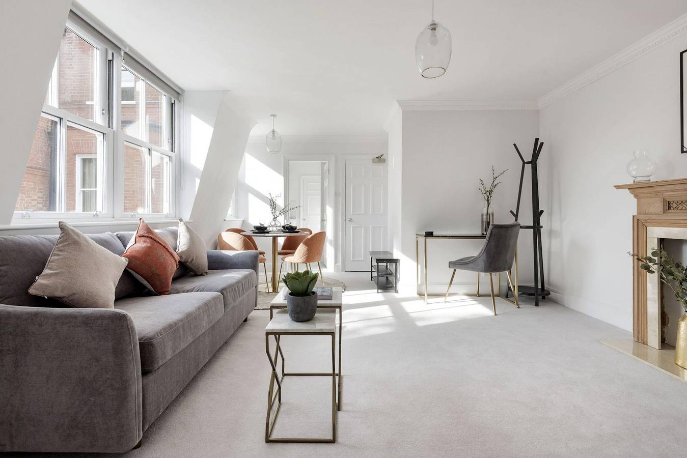 Entire apartment, The Wellington Suite next to Sloane Square in Kensington and Chelsea, London