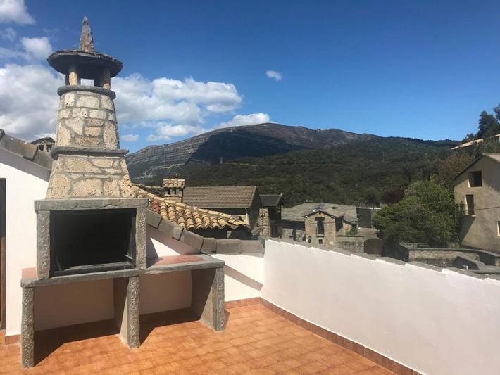 Apartamento para 8 personas, con Balcón además de Terraza y Vistas en Boltaña