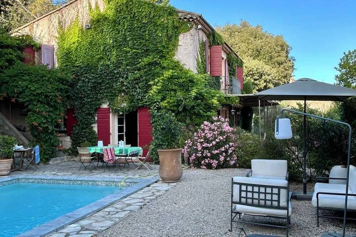 Location de vacances pour 6 personnes, avec piscine à Vauvenargues