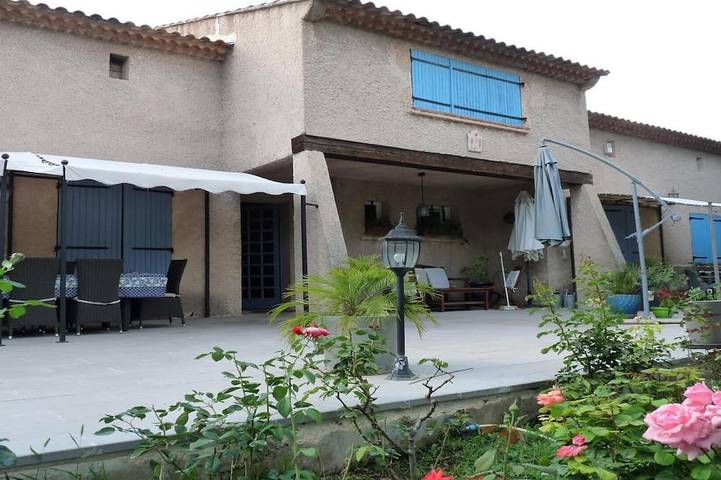 Villa für 8 Personen, mit Balkon und Garten - 1