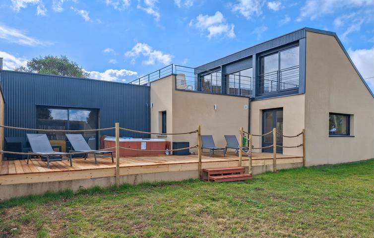 Location de vacances pour 10 personnes, avec Terrasse et Jardin à Hillion