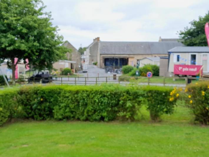 Location de vacances pour 8 personnes, avec piscine et vue ainsi que bassin pour enfant et jardin, animaux acceptés à Litteau - 3