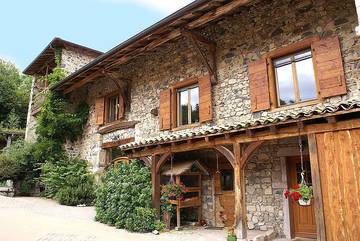 Cottage pour 5 personnes, avec jacuzzi ainsi que piscine et jardin à Ouroux