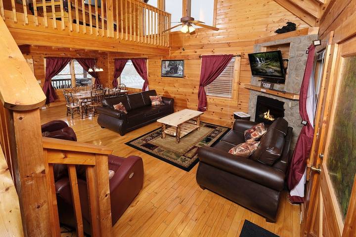 Glamping for 6 people, with hot tub and balcony as well as pool in Pigeon Forge