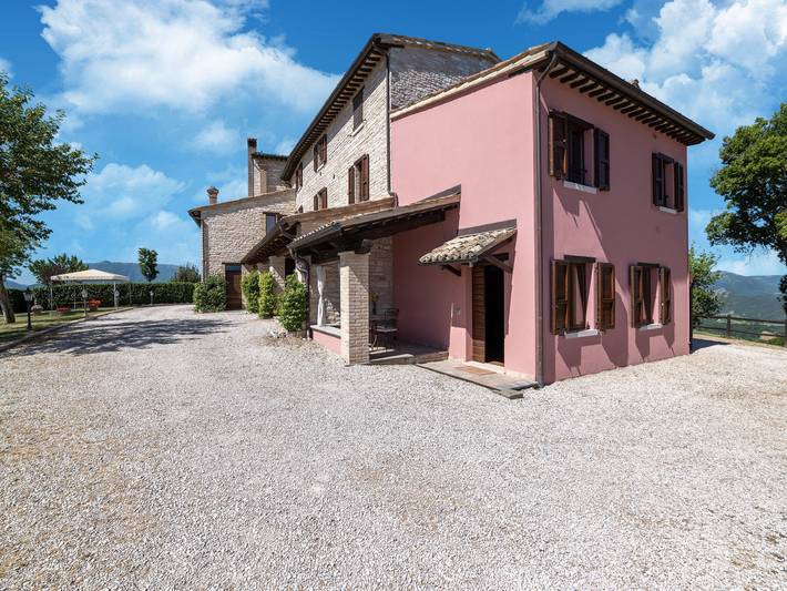 Boerderij voor 4 personen, with Terras and Tuin as well as Zwembad in Marche