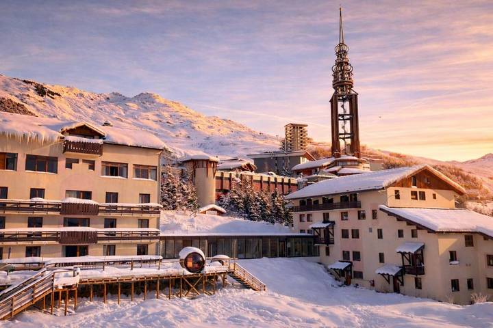 Hôtel pour 2 personnes, avec Terrasse ainsi que Sauna et Vue dans Les Menuires