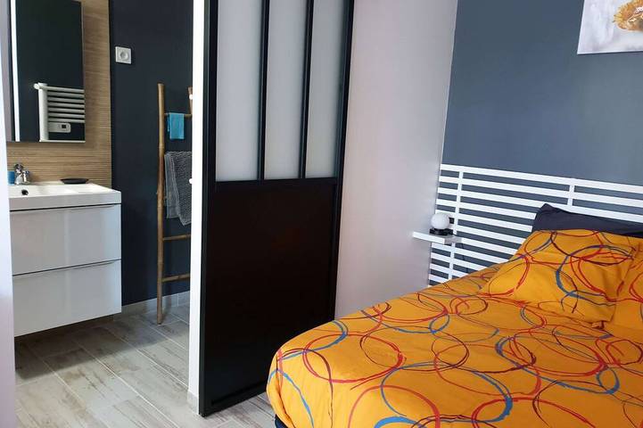 Location de vacances pour 2 personnes, avec jardin ainsi que terrasse et piscine à Flagnac - 3