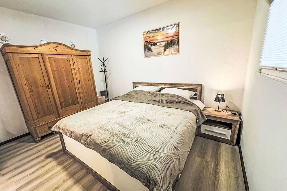 Ganze Wohnung, Herrliche Wohnung für 4 Leute mit  W-Lan, Tv, Terrasse, Haustiere erlaubt und Panoramablick in Höxter, Kreis Höxter