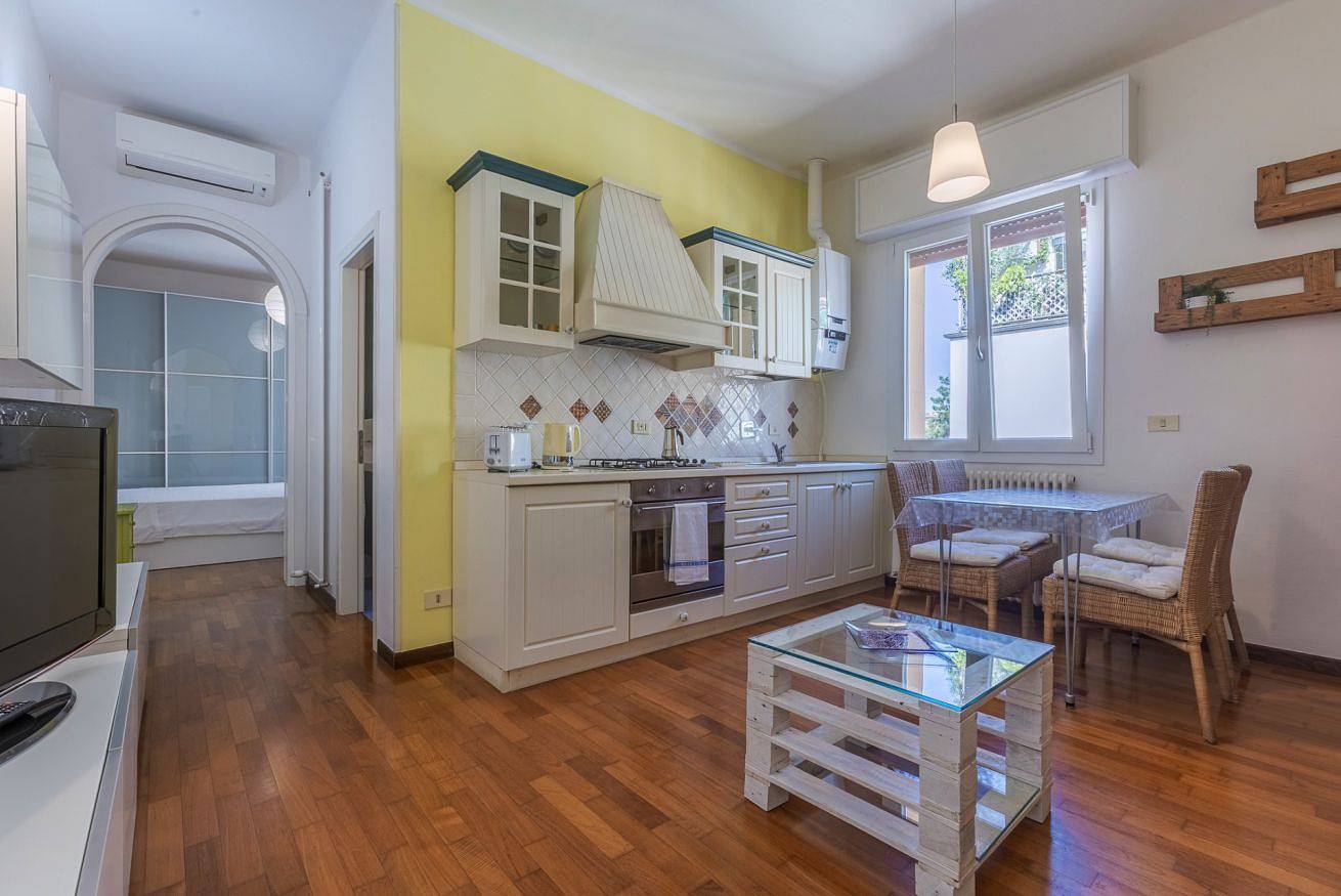 Entire apartment, Guesthost - Bright Flat Sant’Orsola & Villa Laura in Bologna, Bologna Province