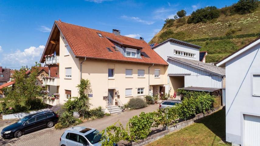 Ferienwohnung für 4 Personen, mit Balkon und Terrasse sowie Garten und Ausblick