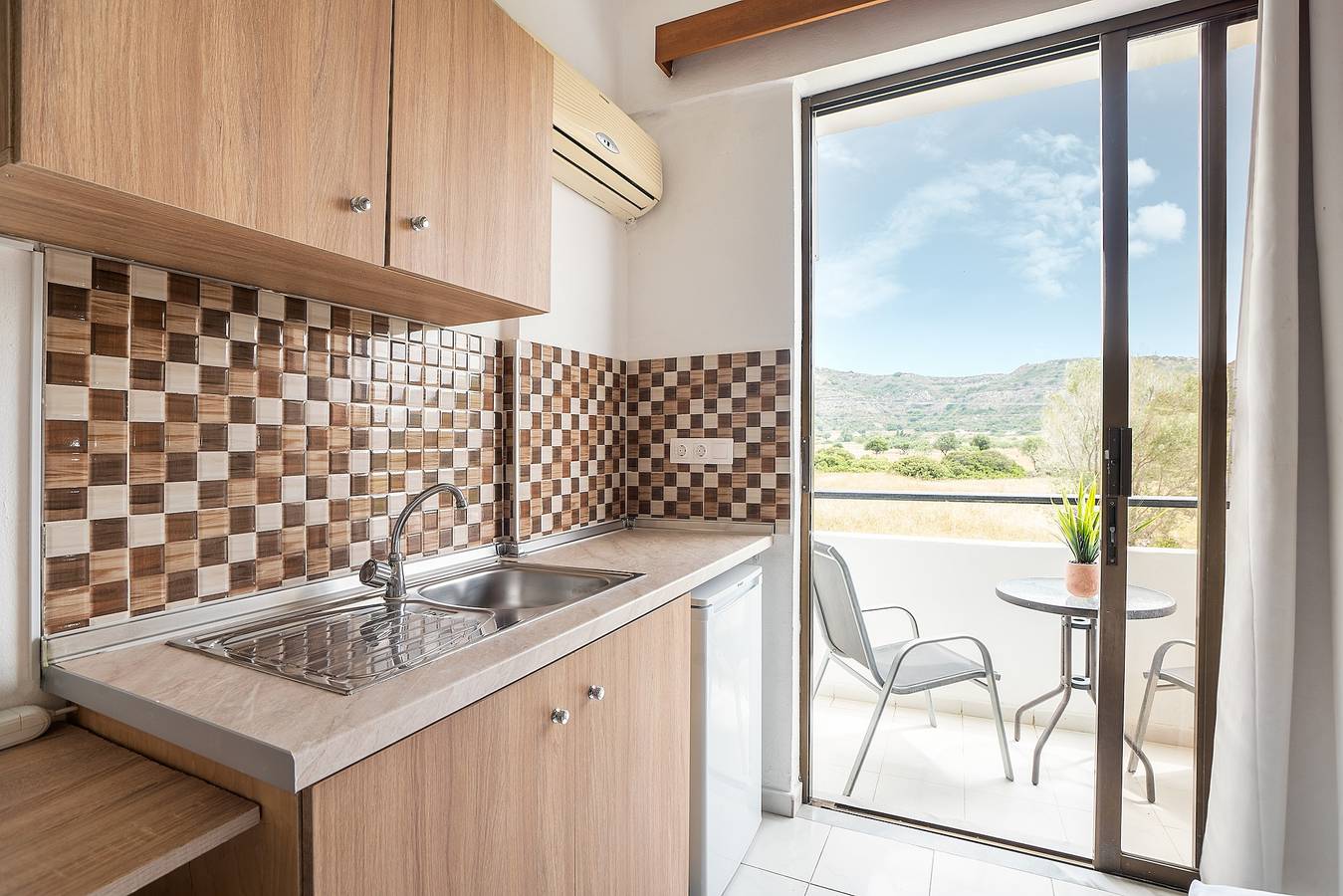 Entire studio, Apartment 'Sotirakis Standard Room 8' with Mountain View, Wi-Fi and Air Conditioning in Rhodes