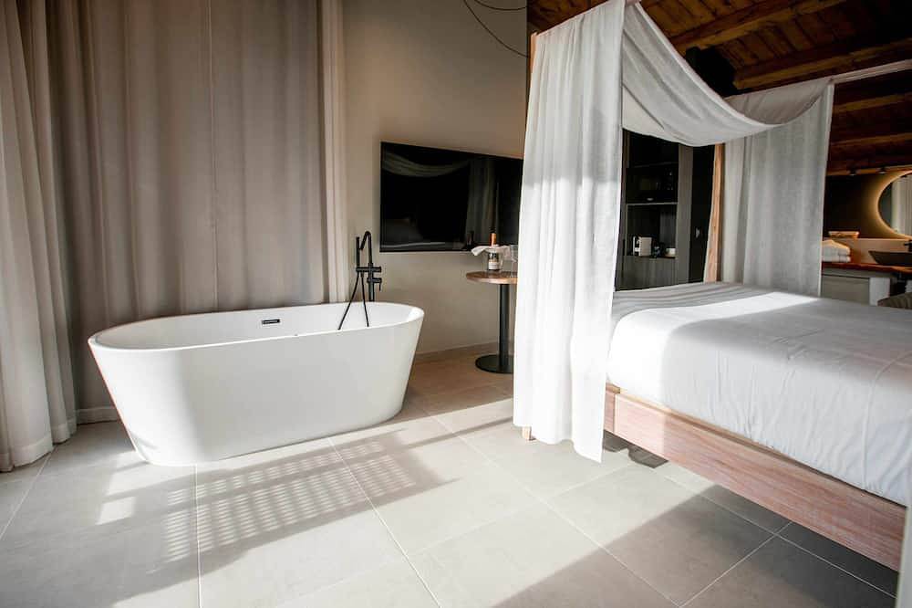 Entire apartment, Mocho-rural-home Ulldemo Suite in Beceite, Massis dels Ports