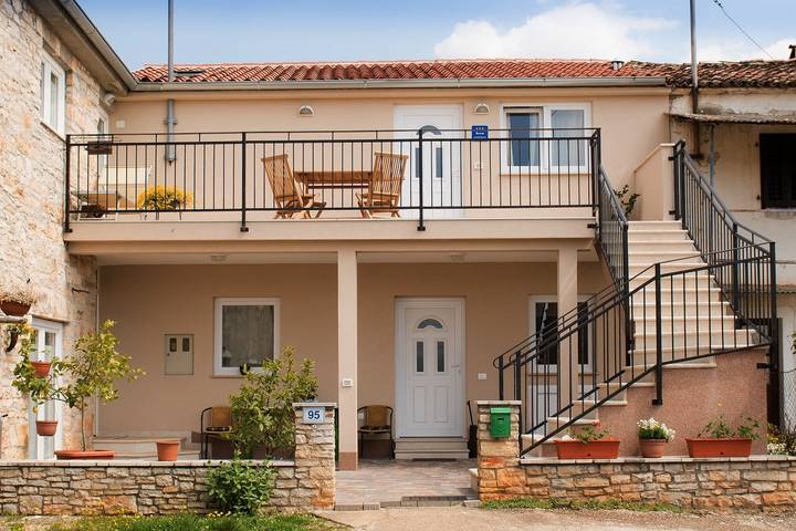 Ferienwohnung für 3 Personen, mit Balkon/Terrasse und Garten in Umag und Umgebung - 2