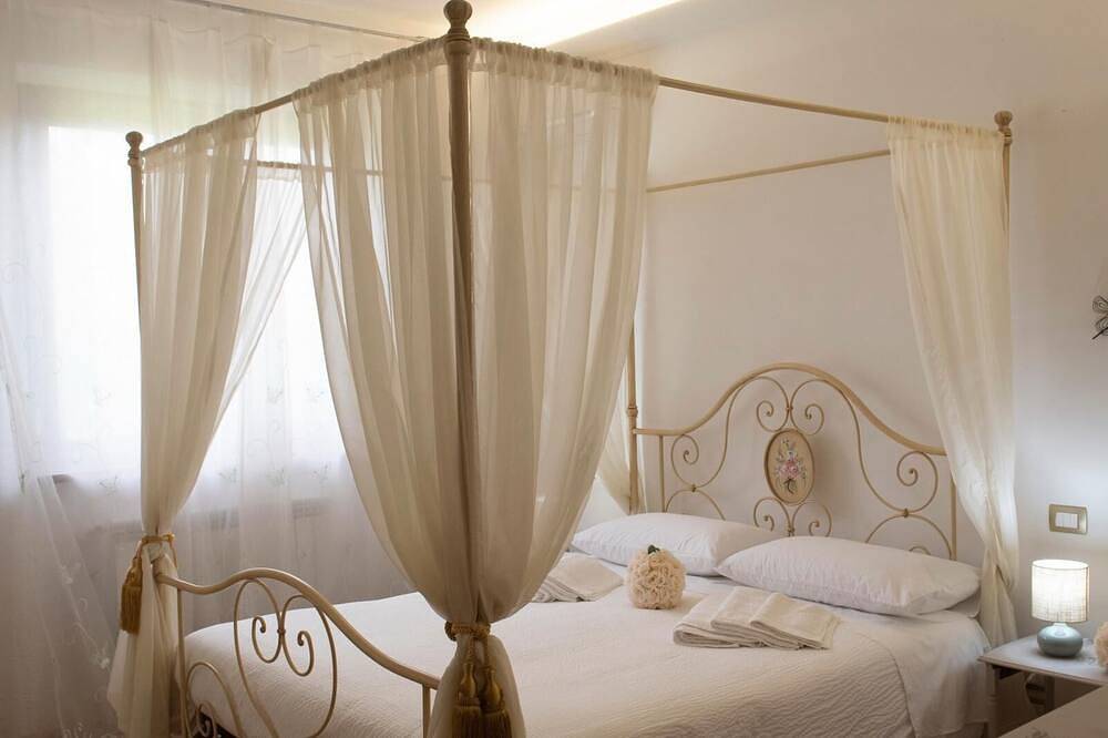 Double Room with Pool View in Marta, Viterbo Provinz
