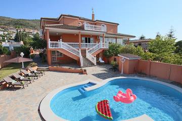 Holiday Home for 16 People in Alhaurín de la Torre, Costa del Sol, Photo 1