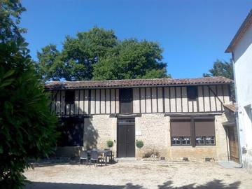 Gîte pour 10 personnes, avec jacuzzi ainsi que jardin et piscine, adapté aux familles à Aire-sur-l'Adour