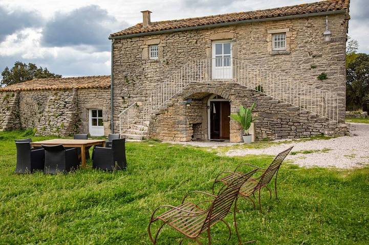 Location de vacances pour 6 personnes, animaux acceptés à Ferrières-les-Verreries