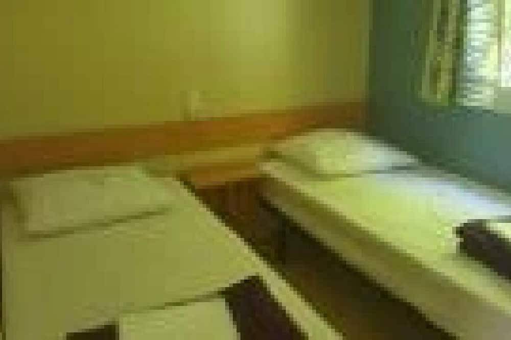 Camping 3 étoiles - Piscine  - ccbgbia in Lavelanet, Ariège