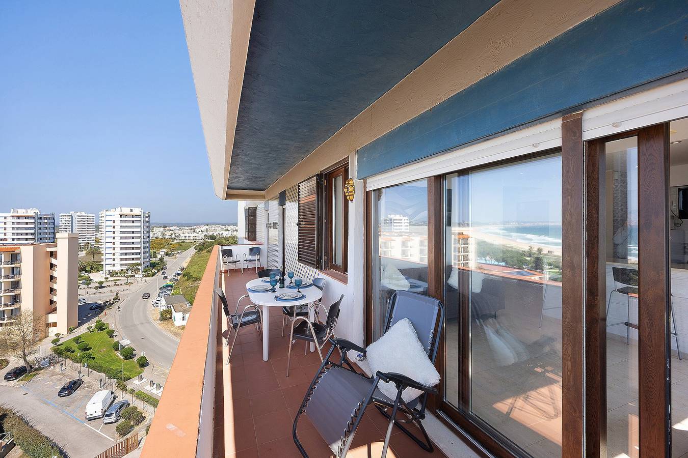 Appartamento intero, Casa Vacanze 'Alvor Vista Magnifica sulla Spiaggia' con Vista Mare, Balcone e Wi-Fi in Praia do Alvor, Distretto di Faro