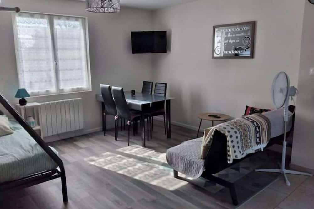 Newly renovated detached house in Paray-le-Frésil, Allier