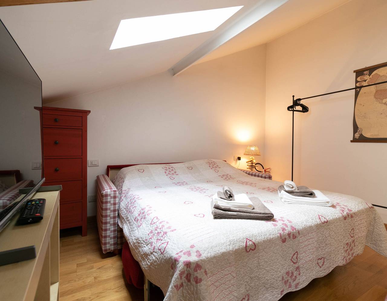 Appartement entier, Mansarda dei Cuori a Lecco in Lecco, Alpes bergamasques occidentaux