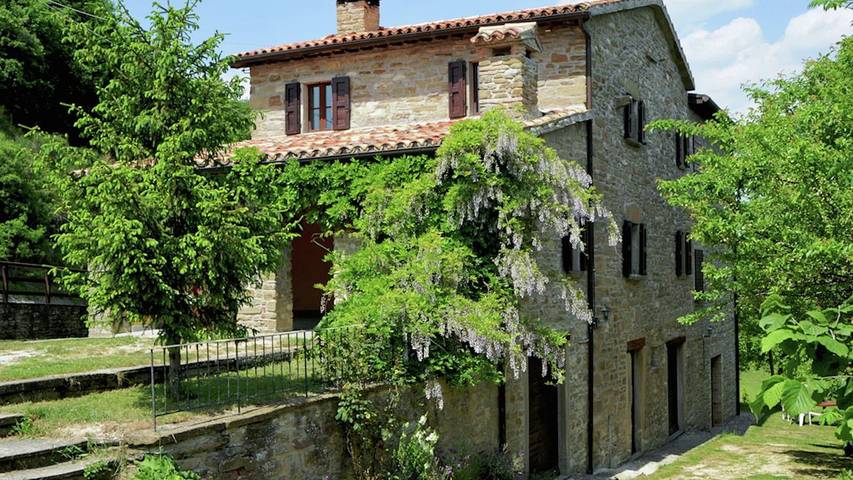 Agriturismo per 2 persone, con piscina e giardino, con animali domestici in Apecchio