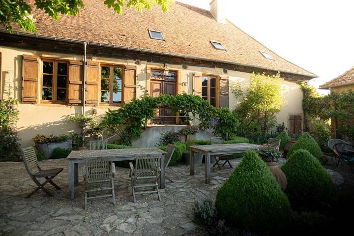 Location de vacances pour 5 personnes, avec vue ainsi que jardin et piscine, adapté aux familles à Céron - 2