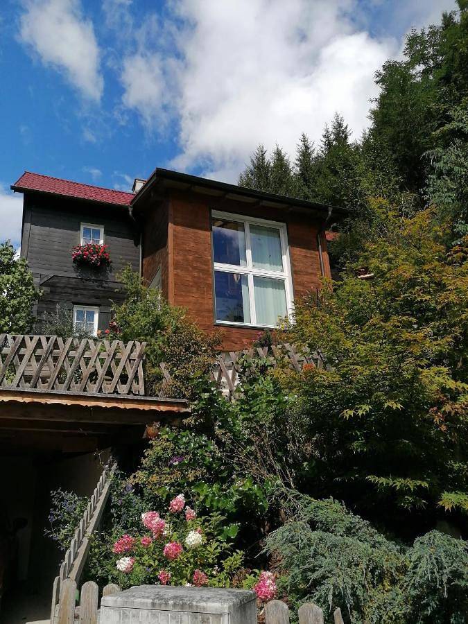 Ferienwohnung für 3 Personen, mit Terrasse und Garten sowie Ausblick