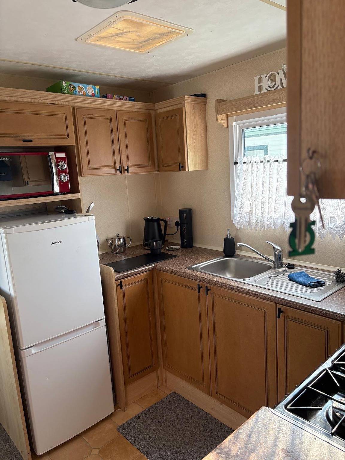 3 Bed Caravan - Sleeps 8 - Dogs - Parking - Wifi in Ingoldmells, Lincolnshire